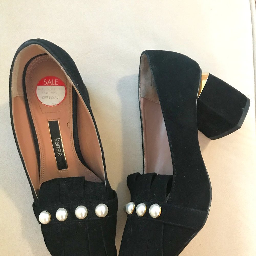 KENSIE Livvy Black Suede Pump